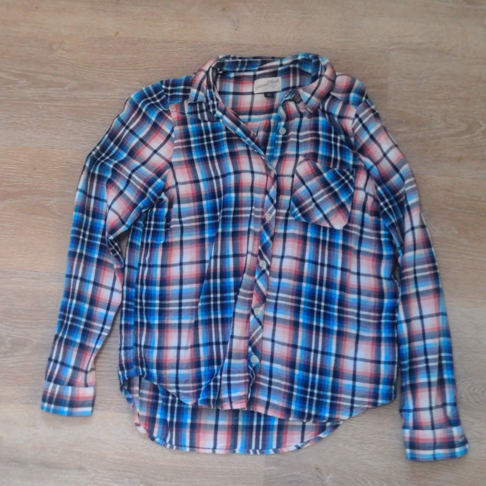 Universal Threads Size Medium Flannel Shirt, pink and blue plaid